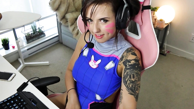 Brunette loves to play games and masturbate when no one at home